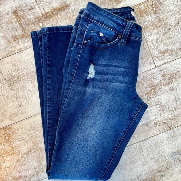 LAST CHANCE!  Fabulous Royalty WannaBettaButt? Distressed Skinny Jeans - Picture 1 of 10